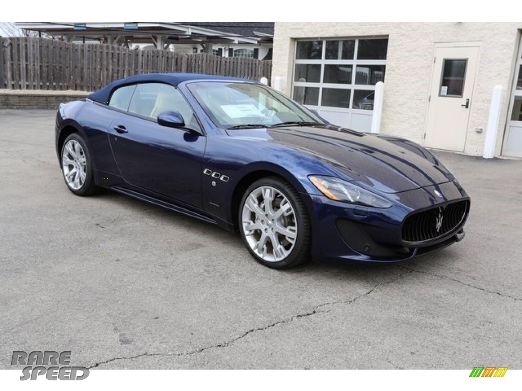 Blu Nettuno (Blue Metallic) / Sabbia Maserati GranTurismo Convertible GT Sport