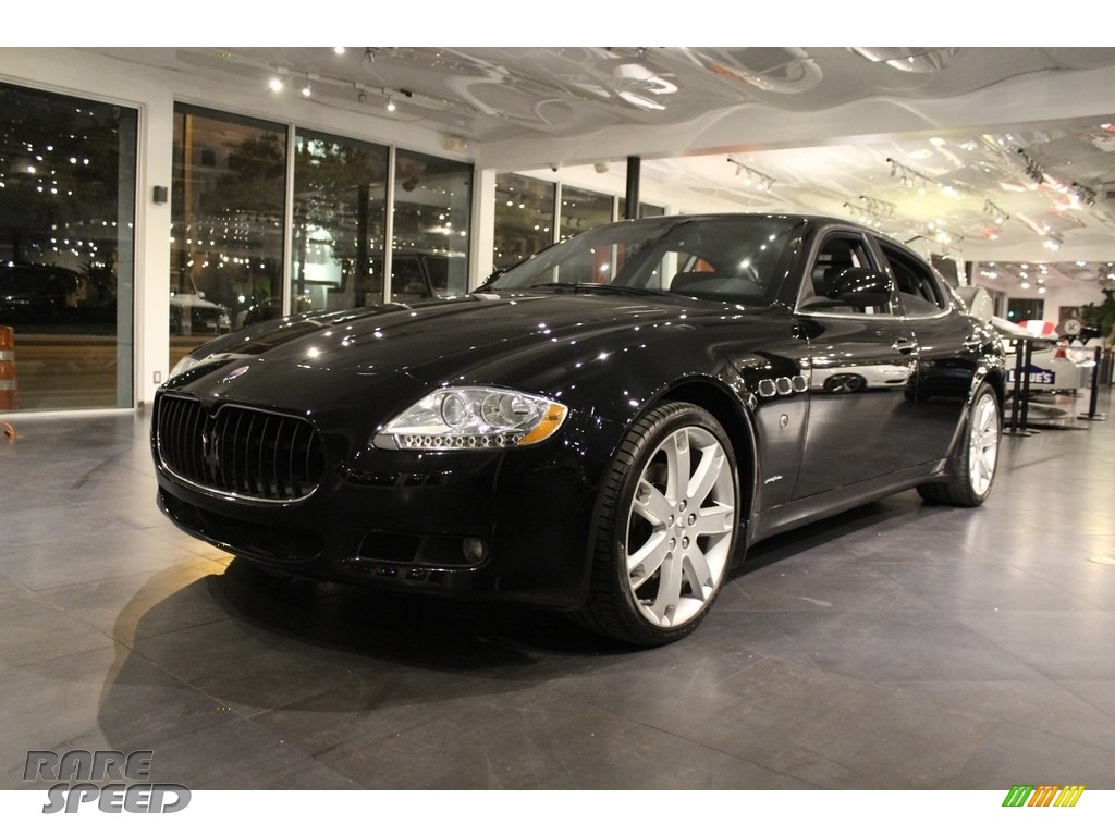 Nero (Black) / Nero Maserati Quattroporte 