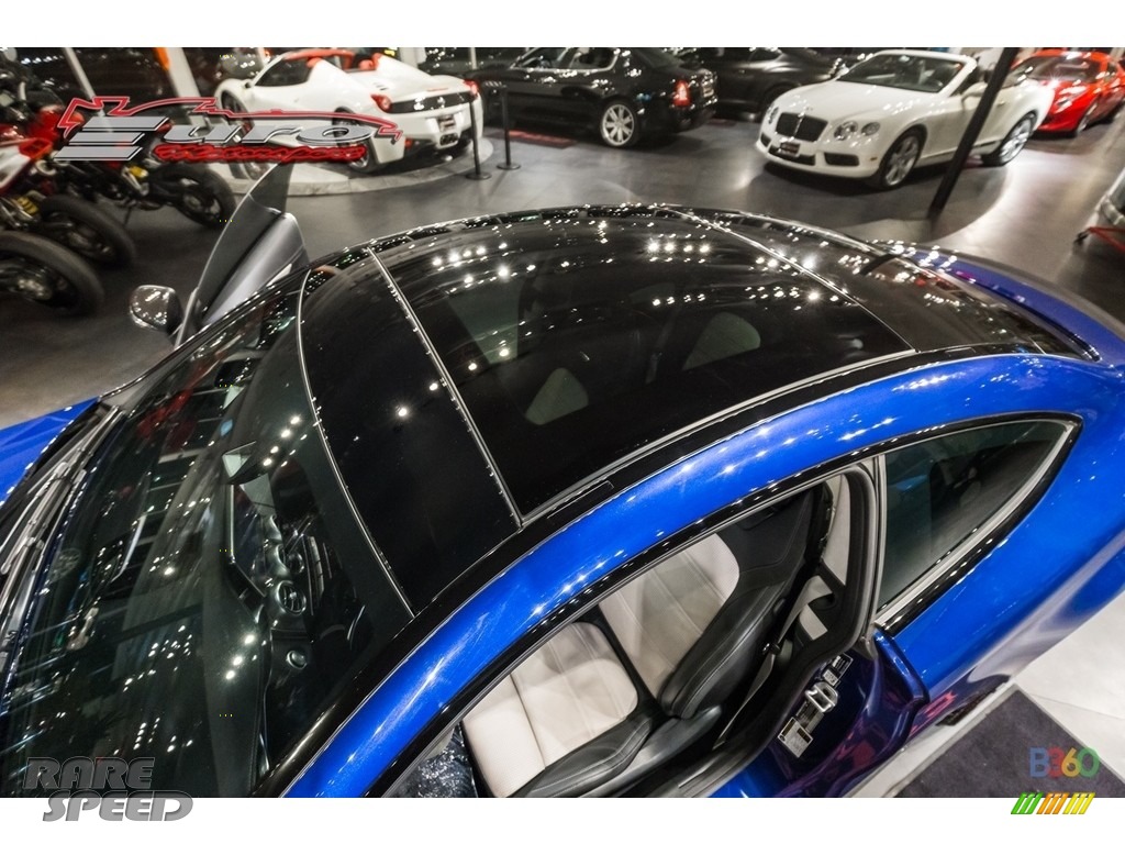 2017 C 63 AMG S Coupe - Brilliant Blue Metallic / AMG Black/Platinum White photo #54