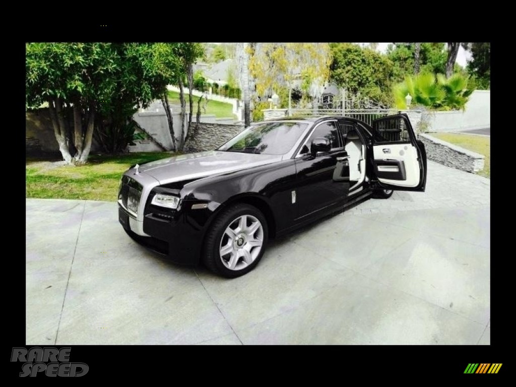 Diamond Black / Creme Light Rolls-Royce Ghost 