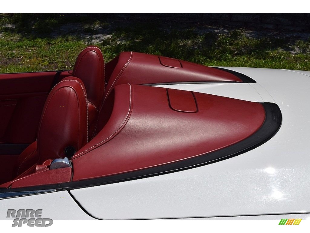2012 V8 Vantage Roadster - Stratus White / Chancellor Red photo #33