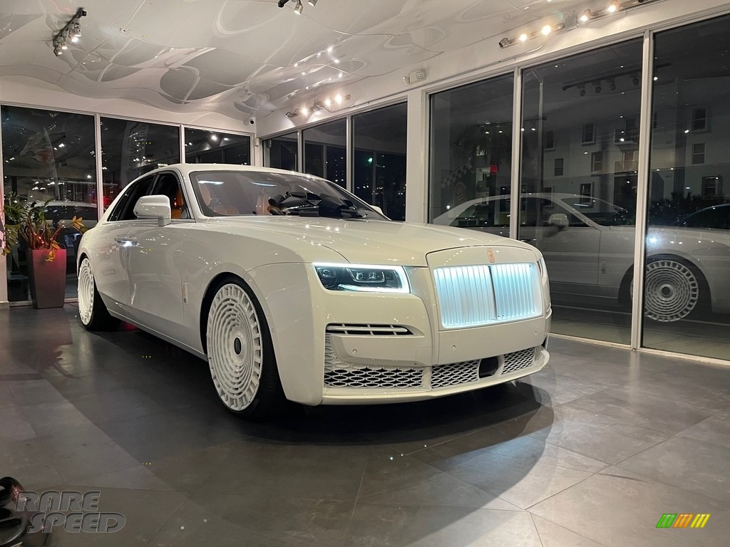 White / Manderin Rolls-Royce Ghost 