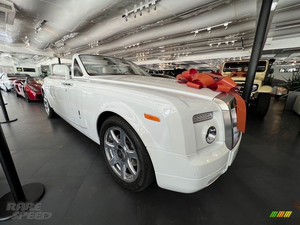 Arctic White / Seashell Rolls-Royce Phantom Drophead Coupe