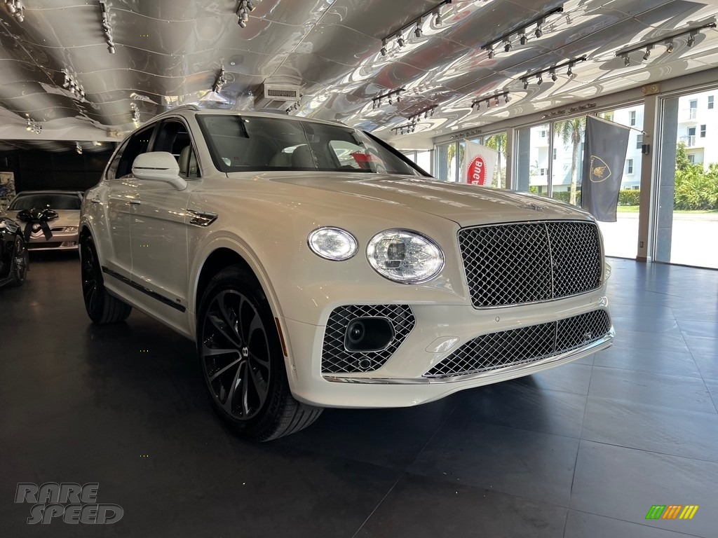 2022 Bentayga V8 - Ghost White Pearlescent by Mulliner / Linen photo #4