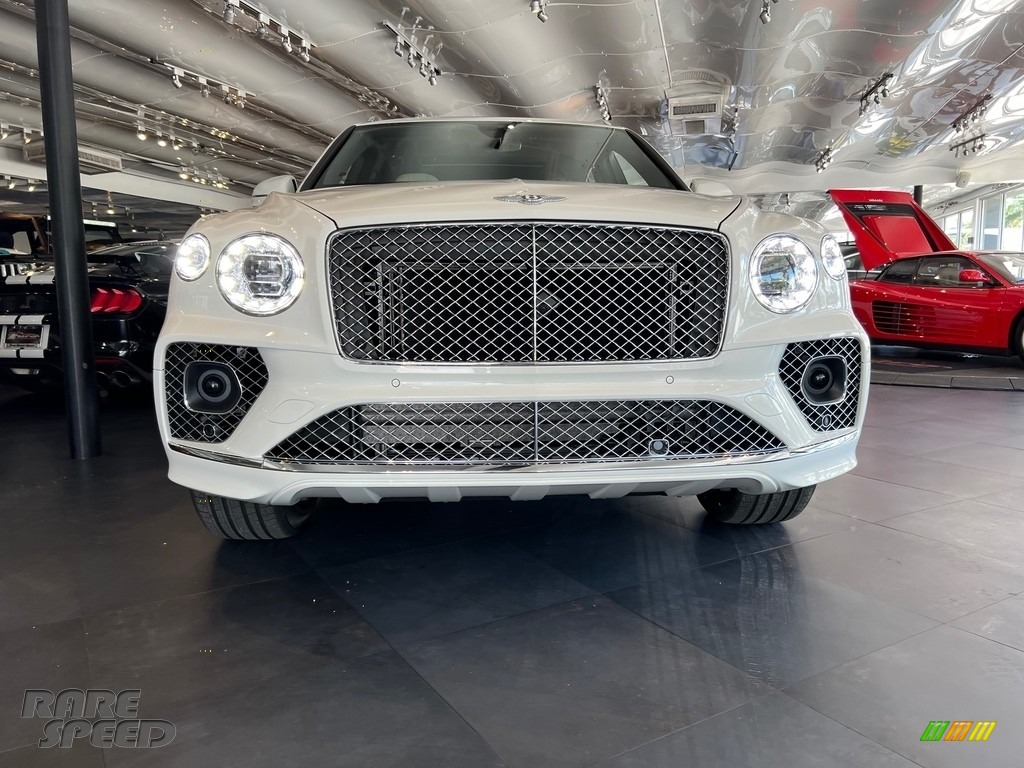 2022 Bentayga V8 - Ghost White Pearlescent by Mulliner / Linen photo #5