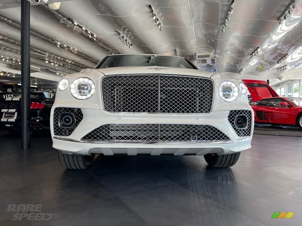 2022 Bentayga V8 - Ghost White Pearlescent by Mulliner / Linen photo #6