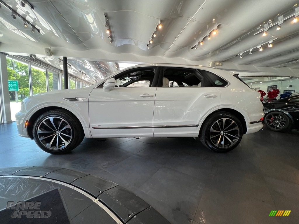 2022 Bentayga V8 - Ghost White Pearlescent by Mulliner / Linen photo #9