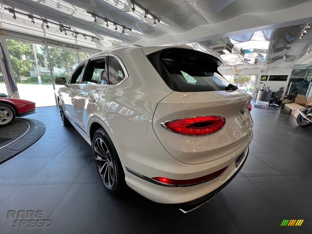 2022 Bentayga V8 - Ghost White Pearlescent by Mulliner / Linen photo #11