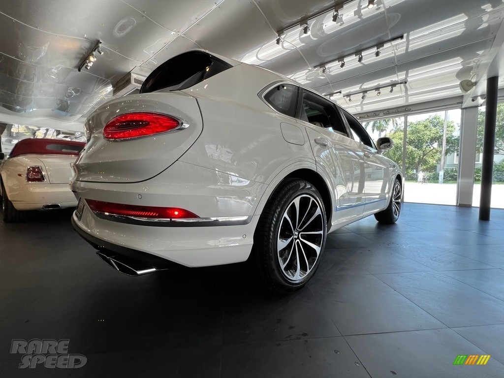 2022 Bentayga V8 - Ghost White Pearlescent by Mulliner / Linen photo #16