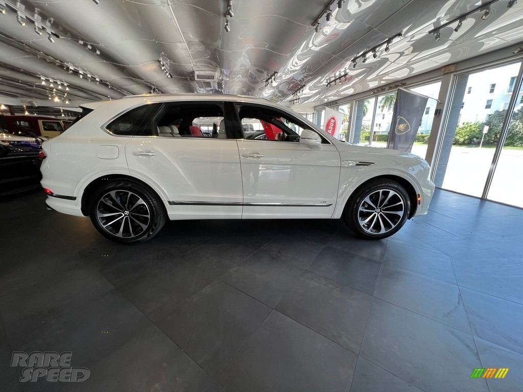 2022 Bentayga V8 - Ghost White Pearlescent by Mulliner / Linen photo #19