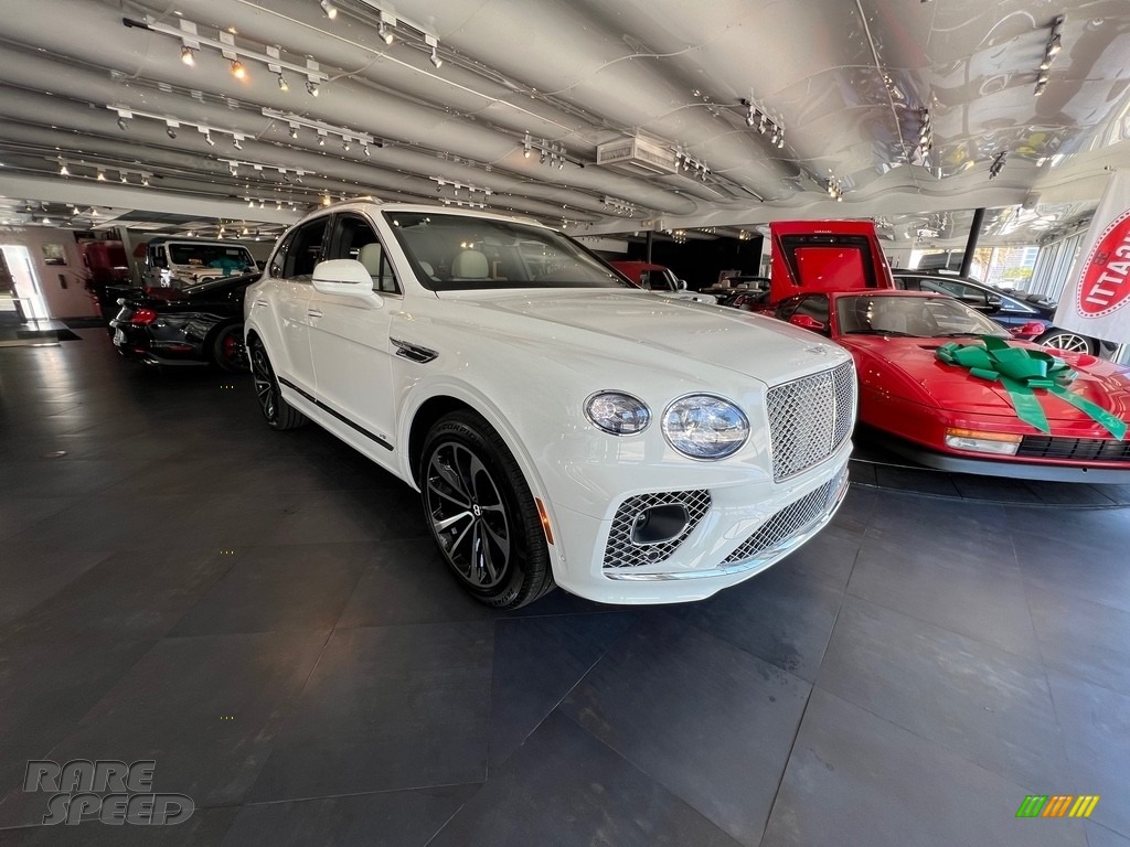 2022 Bentayga V8 - Ghost White Pearlescent by Mulliner / Linen photo #21