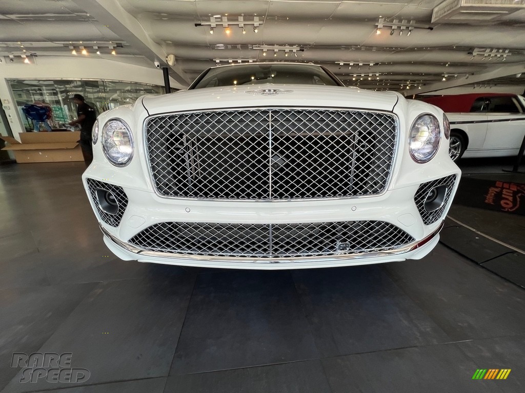 2022 Bentayga V8 - Ghost White Pearlescent by Mulliner / Linen photo #22