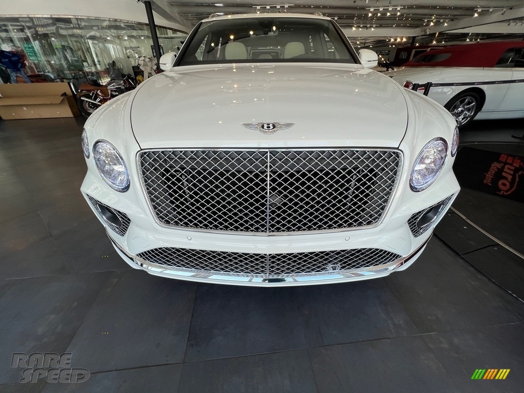 2022 Bentayga V8 - Ghost White Pearlescent by Mulliner / Linen photo #23