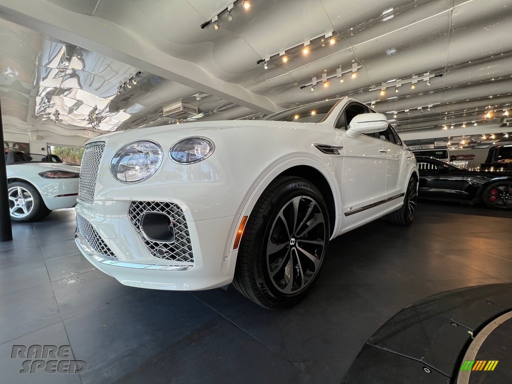 2022 Bentayga V8 - Ghost White Pearlescent by Mulliner / Linen photo #26