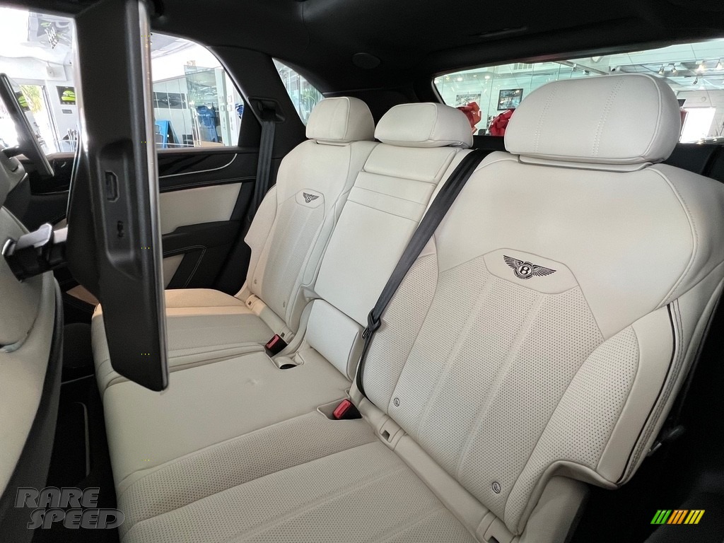 2022 Bentayga V8 - Ghost White Pearlescent by Mulliner / Linen photo #28
