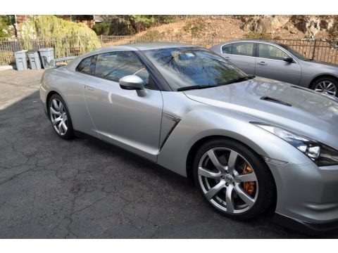 Super Silver Metallic 2009 Nissan GT-R Premium